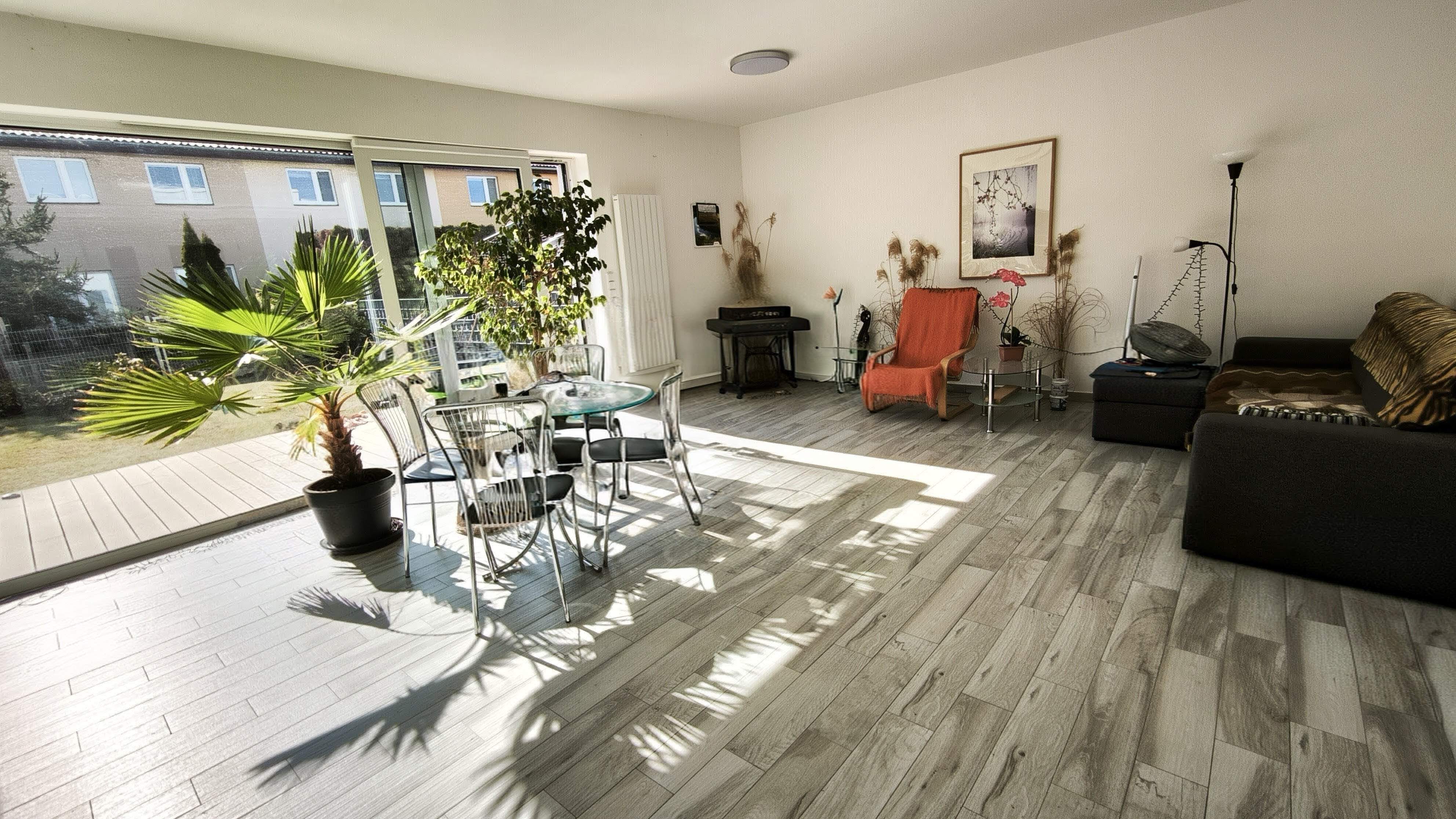 Obývací pokoj s výstupem na terasu