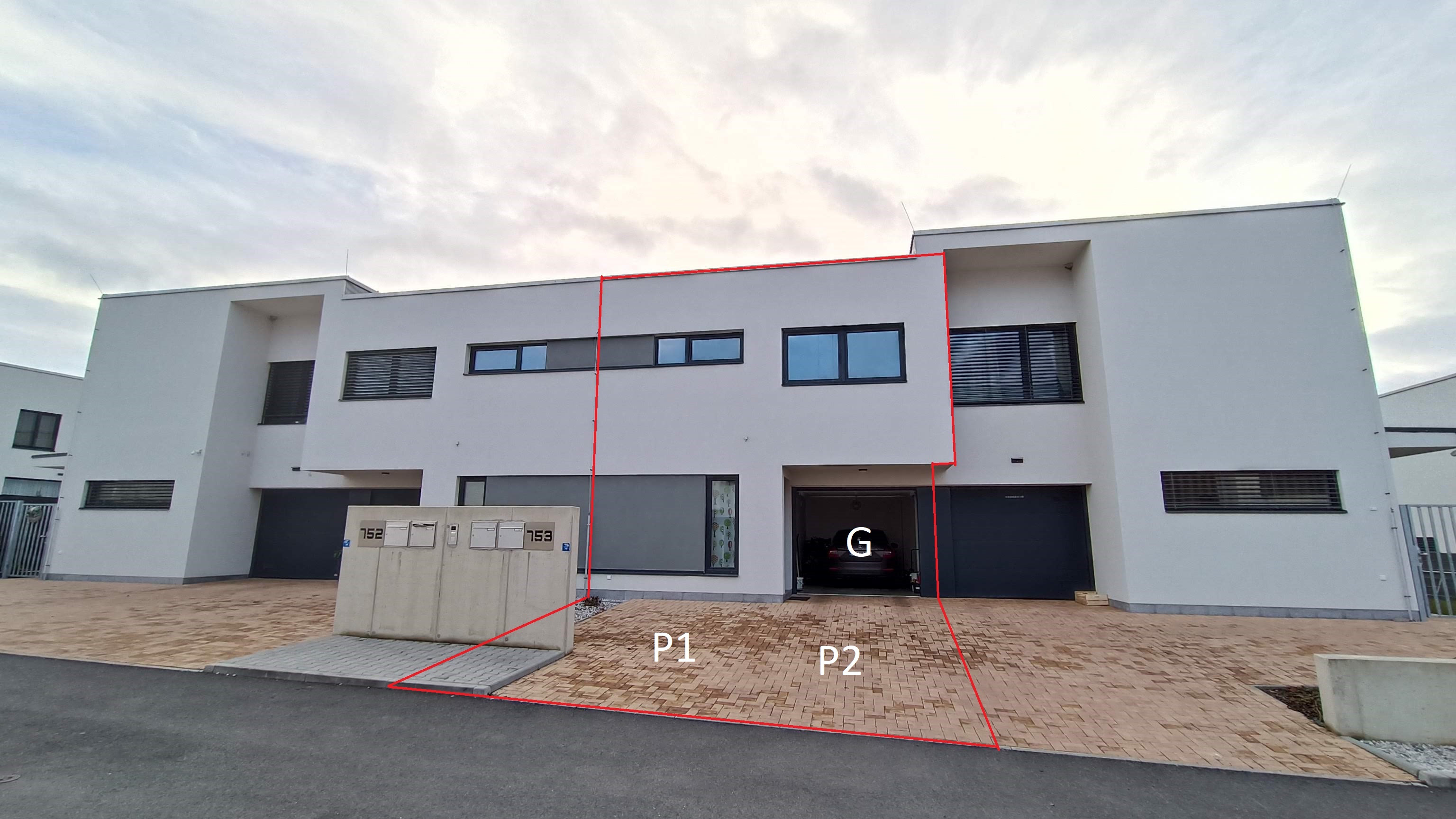 Exteriér domu – ulice Vrbová